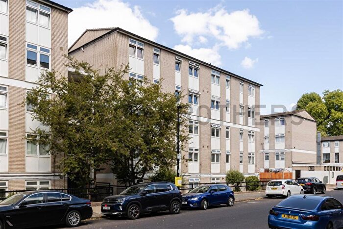 2 Bedroom Flat To Rent In Glengarnock Avenue, London, E14