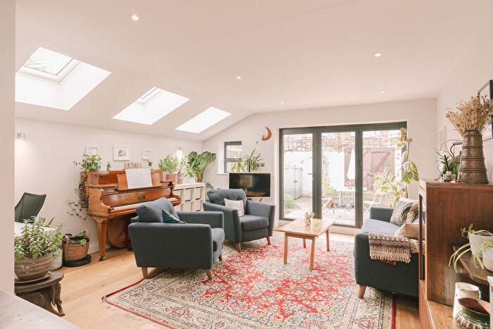 2 Bedroom Flat For Sale In York Grove, Peckham, SE15