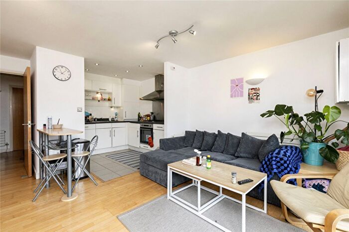 2 Bedroom Flat To Rent In Clephane Road, London, N1