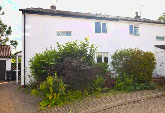 3 Bedroom Semi-Detached House To Rent In Mitchell Close, Bovingdon, HP3