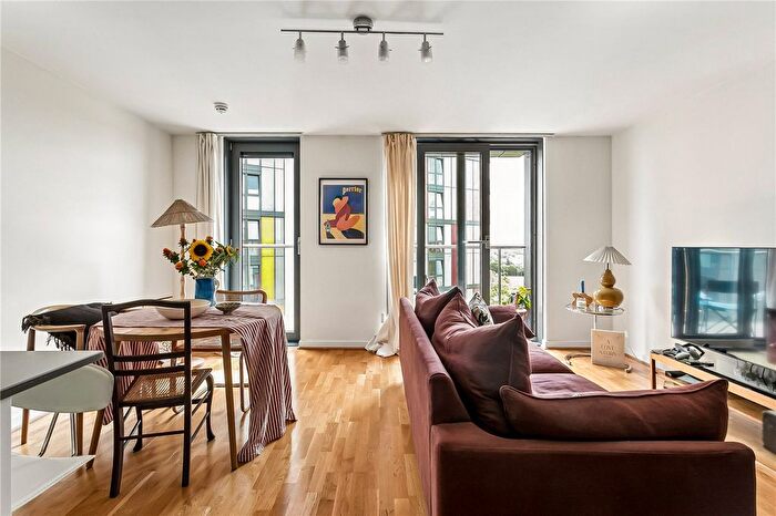 2 Bedroom Flat To Rent In Homerton Road, London, E9