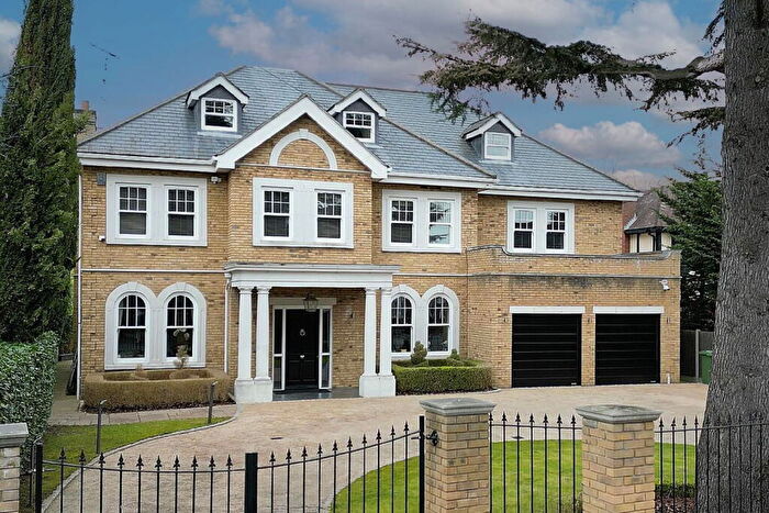 7 Bedroom Detached House For Sale In Burntwood Avenue, Emerson Park, RM11