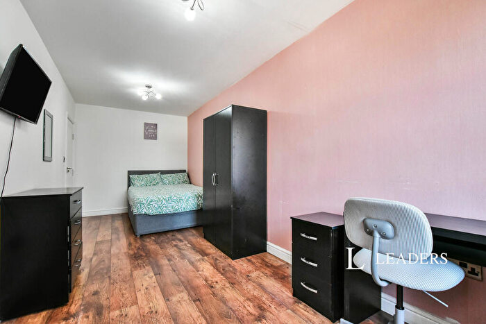 2 Bedroom Apartment To Rent In Wilmslow Road, Manchester, M14
