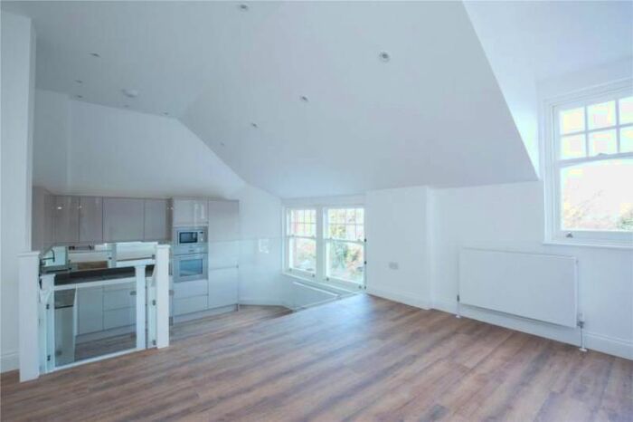 2 Bedroom Flat To Rent In Raglan House., 8 - 12 Queen Avenue, Muswell Hill, London N10