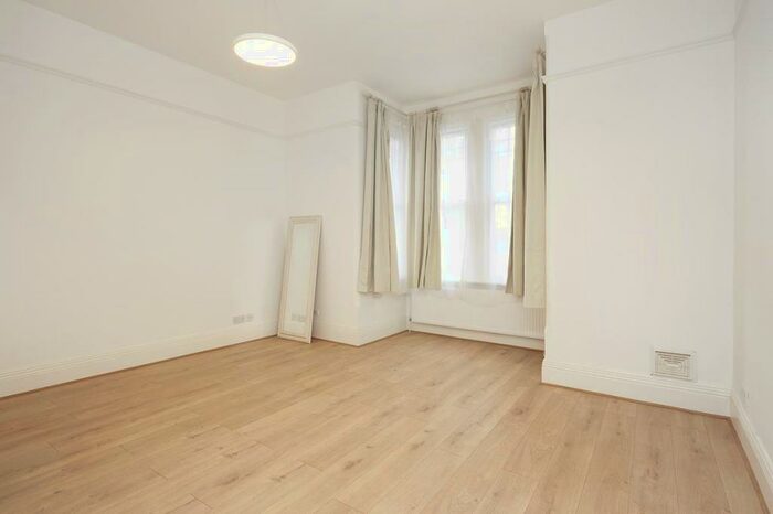 Studio To Rent In Cranes Park, Surbiton, KT5