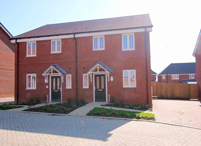 3 Bedroom Semi-Detached House For Sale In Maddoxford Gardens, Boorley Green, SO32