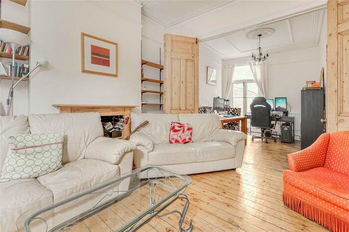4 Bedroom Property To Rent In Elspeth Road, Clapham Junction, SW11