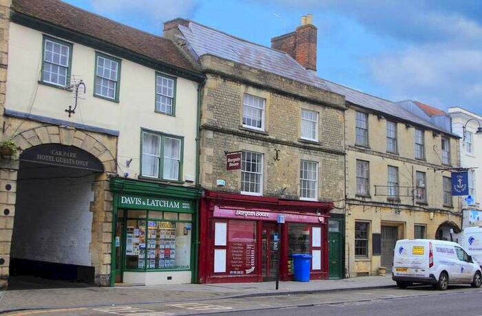 2 Bedroom Flat To Rent In High Street, Warminster, BA12