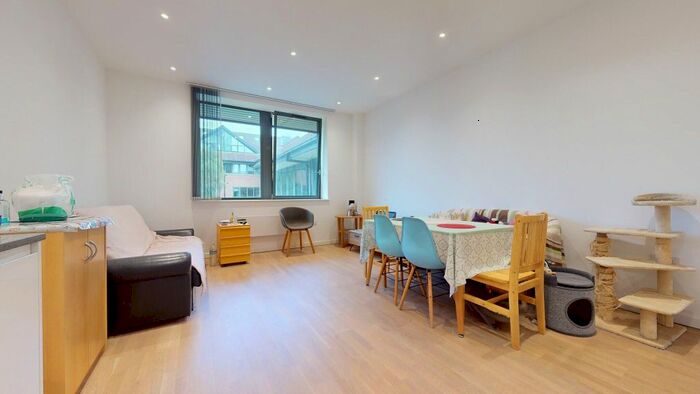 1 Bedroom Flat To Rent In Riverbank Way, Brentford, TW8