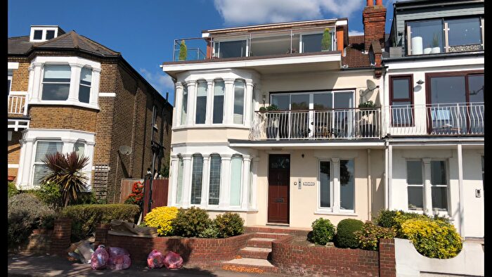 2 Bedroom Apartment To Rent In Grand Parade, Leigh-On-Sea, Essex, SS9