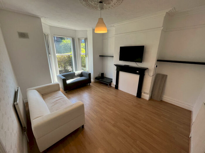 6 Bedroom Terraced House To Rent In Cardigan Road, Leeds, West Yorkshire, LS6