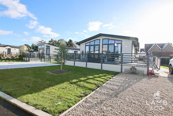2 Bedroom Mobile Home For Sale In St. Johns Road, Clacton-On-Sea, CO16