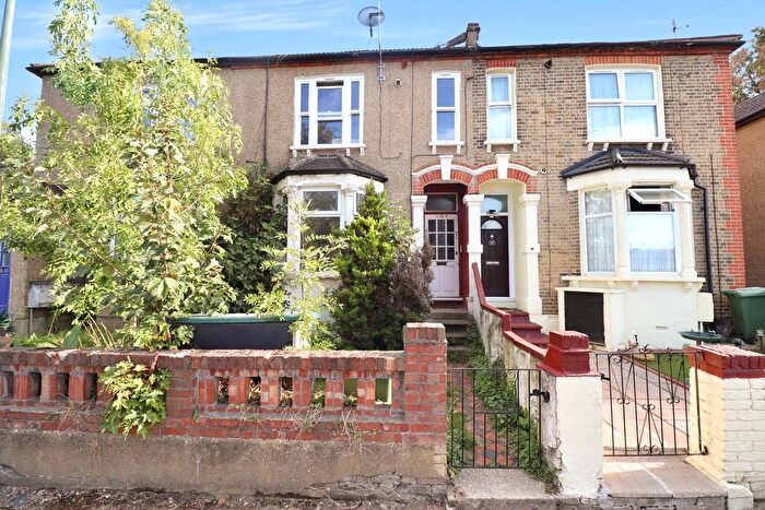 2 Bedroom Flat For Sale In Abbey Crescent, Belvedere, DA17
