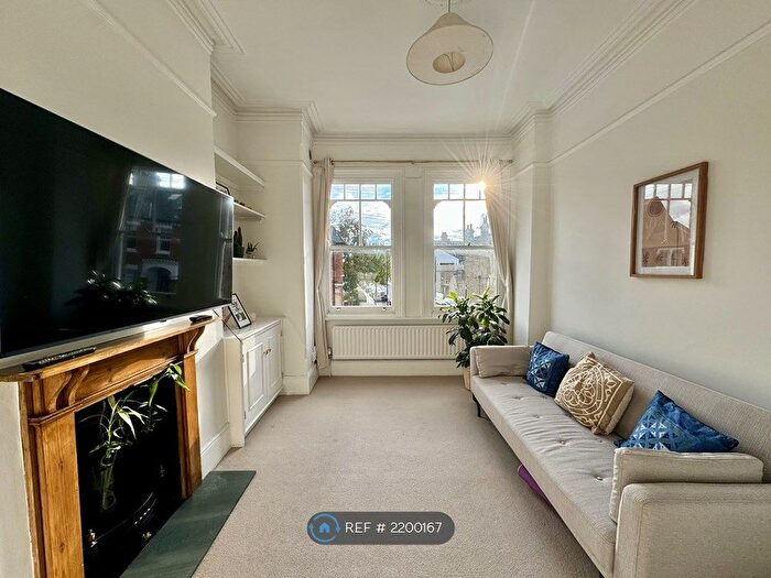 2 Bedroom Maisonette To Rent In Hambalt Road, London, SW4