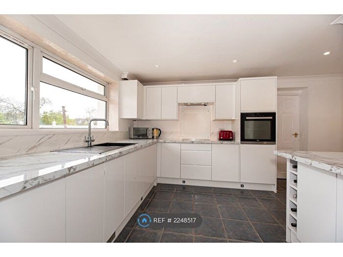 5 Bedroom Semi-Detached House To Rent In Vaughan Williams Road, Basildon, SS15