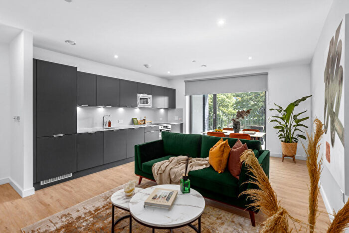 1 Bedroom Apartment To Rent In Plaistow Road, London, E13