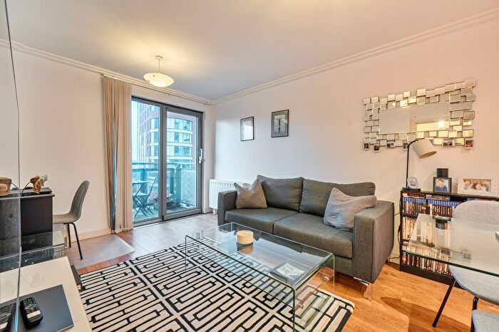2 Bedroom Flat For Sale In Victoria Road, Acton, London, W3