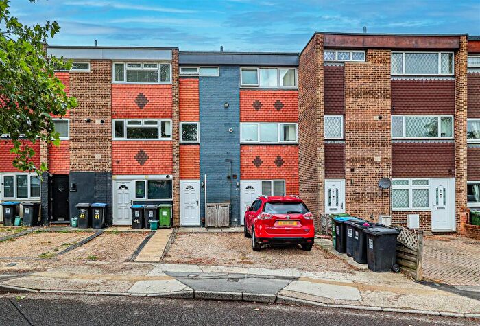 3 Bedroom Flat To Rent In Westerdale, Hemel Hempstead, HP2