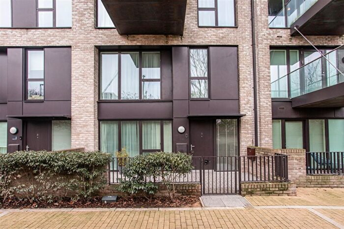 3 Bedroom Flat For Sale In Highland Street, Stratford, E15