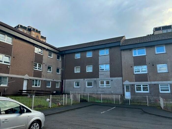 3 Bedroom Flat To Rent In Burnside Court, Motherwell, ML1
