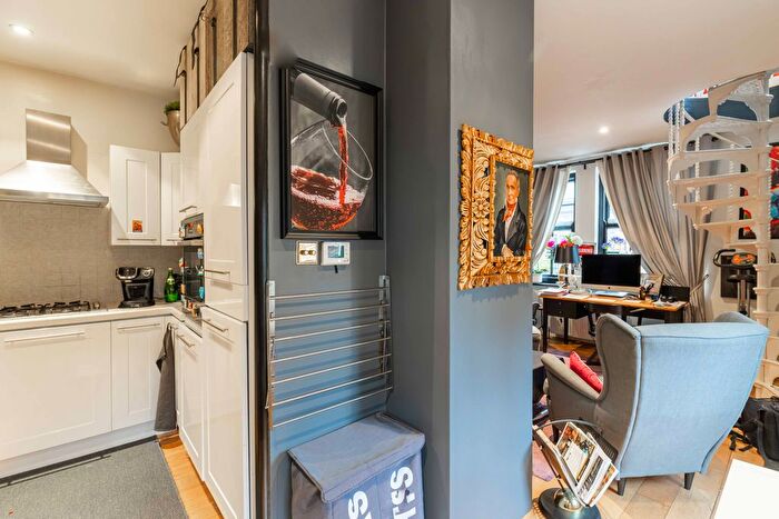 1 Bedroom Flat To Rent In Kensington Court Mews, London, W8