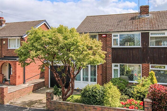 3 Bedroom Semi-Detached House For Sale In Oakwood Drive, Altofts, Normanton, WF6