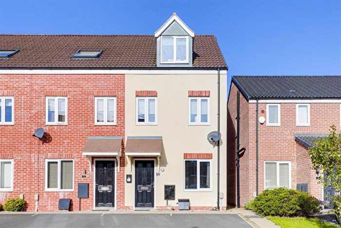 3 Bedroom Town House For Sale In Wisteria Road, Burton Joyce, Nottinghamshire, NG14