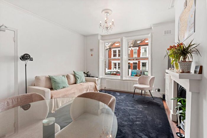 1 Bedroom Flat To Rent In Munster Road, Munster Village, SW6