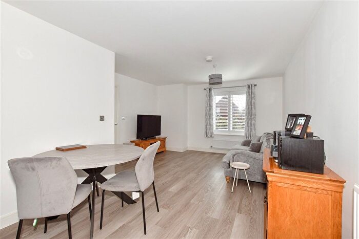 2 Bedroom Flat For Sale In Buffs Road, Canterbury, Kent, CT1