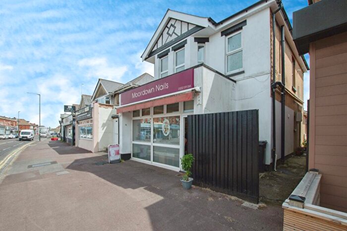 2 Bedroom Maisonette For Sale In Wimborne Road, Bournemouth, BH9