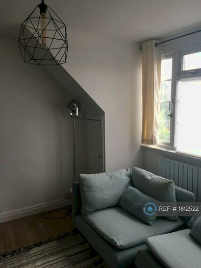 2 Bedroom Flat To Rent In Verdant Court, London, SE6