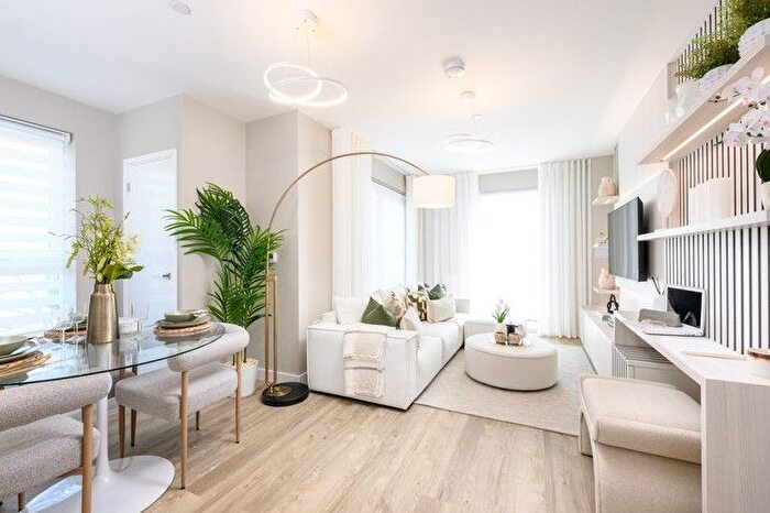 3 Bedroom Flat For Sale In High Road, Goodmayes, Ilford, IG3