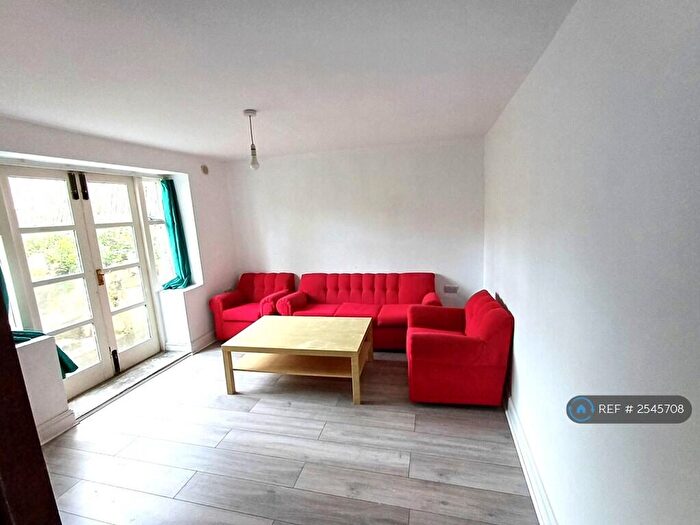 4 Bedroom Semi-Detached House To Rent In Chesterton Road, London, E13