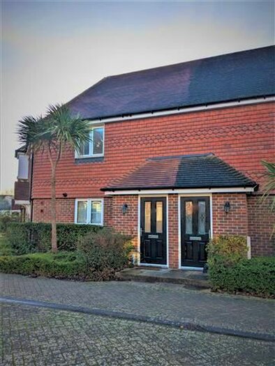 2 Bedroom Flat To Rent In Barncroft Drive, Lindfield, Haywards Heath, RH16