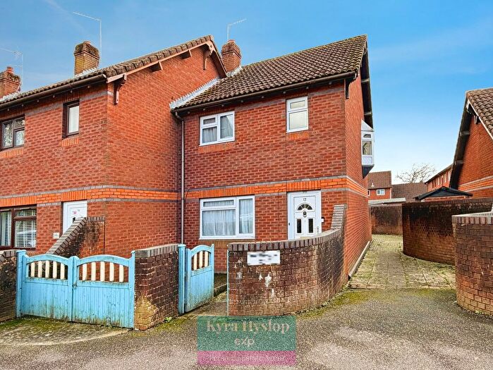 3 Bedroom End Of Terrace House For Sale In Vaughan Rise, Exeter, EX1