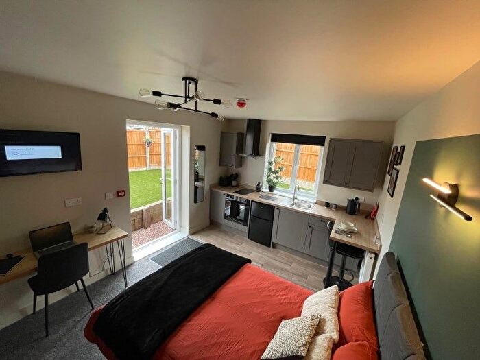 6 Bedroom Semi-Detached House To Rent In New Zealand Square, Derby, DE22