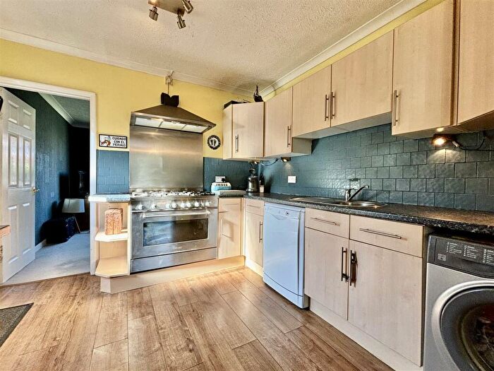 5 Bedroom Detached House For Sale In Sunview Avenue, Peacehaven, BN10