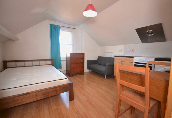 Studio To Rent In Connaught Road, Reading, Berkshire, RG30