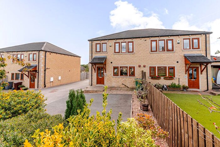 3 Bedroom Semi-Detached House For Sale In Yew Tree Road, Huddersfield, HD3