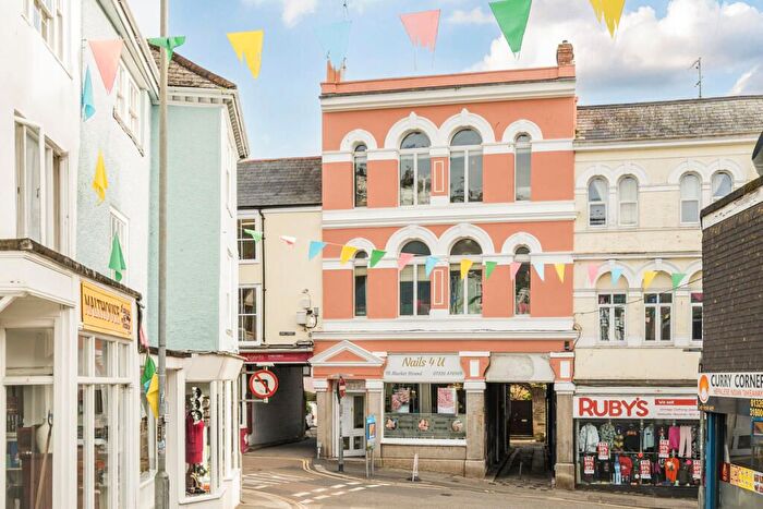 2 Bedroom Flat For Sale In Market Strand, Falmouth, TR11