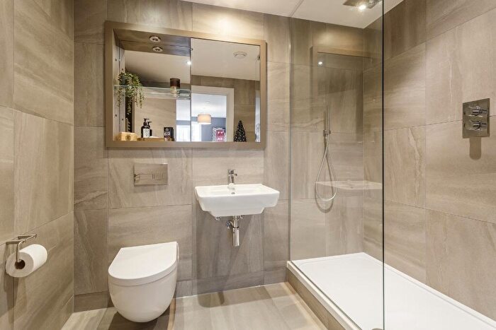 2 Bedroom Apartment To Rent In Rochdale Road, Manchester, Greater Manchester, M4