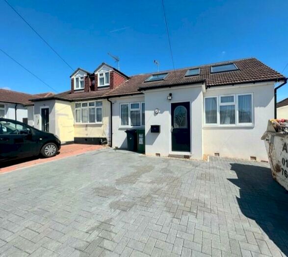 5 Bedroom Semi-Detached House To Rent In Court Avenue, Harold Wood, RM3