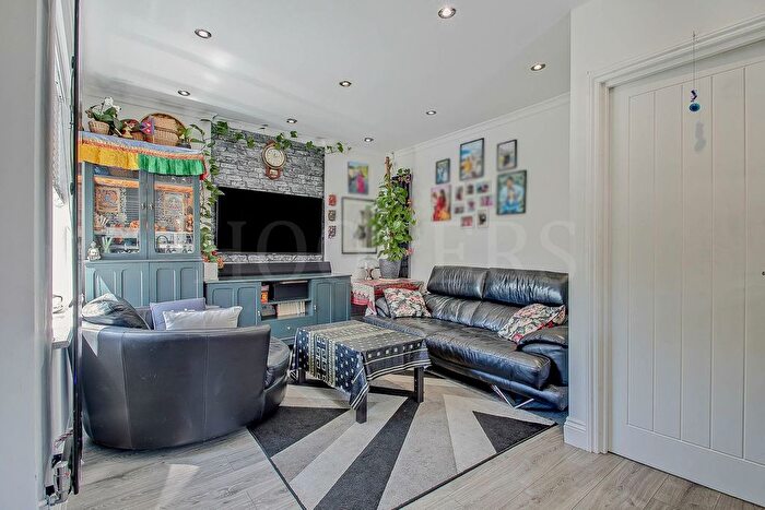 3 Bedroom Maisonette For Sale In Braemar Avenue, London, NW10