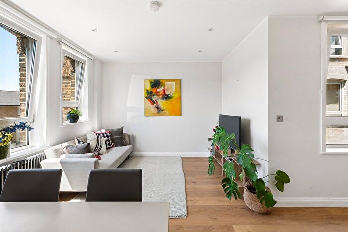 2 Bedroom Flat For Sale In Highbury Corner, London, N5