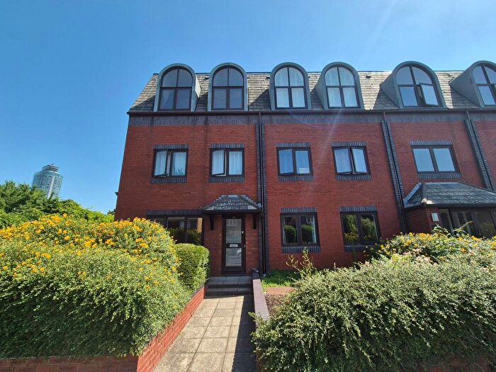 2 Bedroom Flat To Rent In Brook Road South, Brentford, TW8