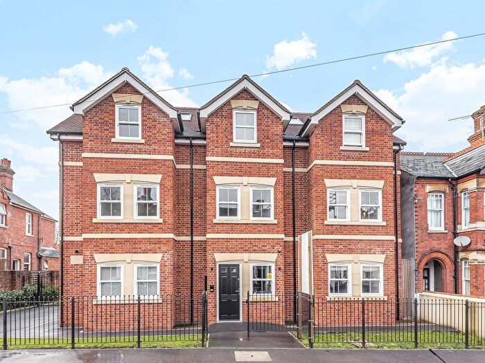 2 Bedroom Flat To Rent In Stonemasons Court, Reading, RG1