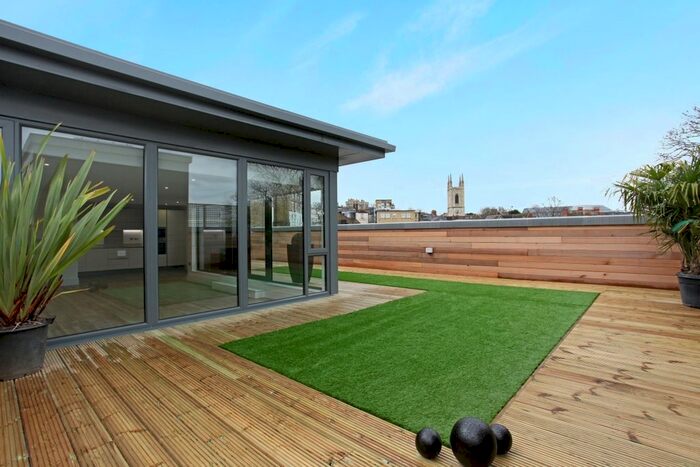 2 Bedroom Flat To Rent In Acre Passage, Windsor, SL4