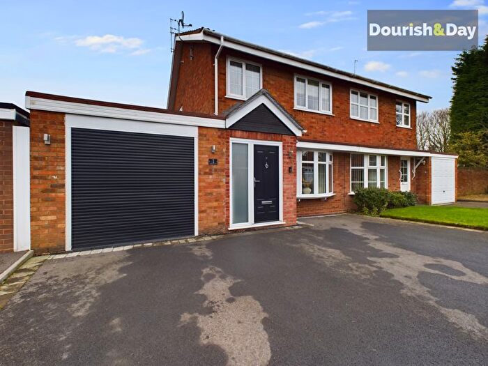 3 Bedroom Semi-Detached House For Sale In Kenilworth Drive, Penkridge, Staffordshire, ST19