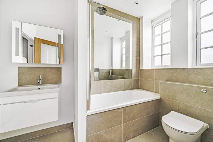 2 Bedroom Flat For Sale In Maida Vale, London, W9