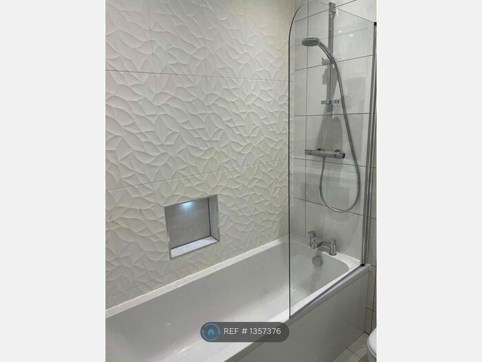 2 Bedroom Flat To Rent In Gordon Road, High Wycombe., HP13